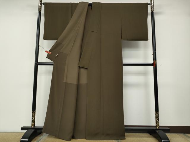 平和屋着物●上質な色無地　媚茶色　鬼しぼ縮緬　阪急百貨店扱い　正絹　逸品　CABB6084ut 平和屋着物○上質な色無地 媚茶色 鬼しぼ縮緬 阪急百貨店扱い