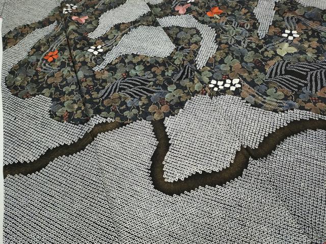 平和屋着物●訪問着　絞り　刺繍　葡萄蔦の葉花文　黒地　金彩　正絹　逸品　CABB6226ut 平和屋着物○訪問着 絞り 刺繍 葡萄蔦の葉花文 黒地 金彩