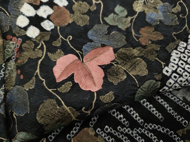 平和屋着物●訪問着　絞り　刺繍　葡萄蔦の葉花文　黒地　金彩　正絹　逸品　CABB6226ut 平和屋着物○訪問着 絞り 刺繍 葡萄蔦の葉花文 黒地 金彩