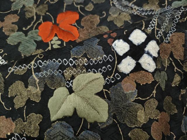 平和屋着物○訪問着 絞り 刺繍 葡萄蔦の葉花文 黒地 金彩