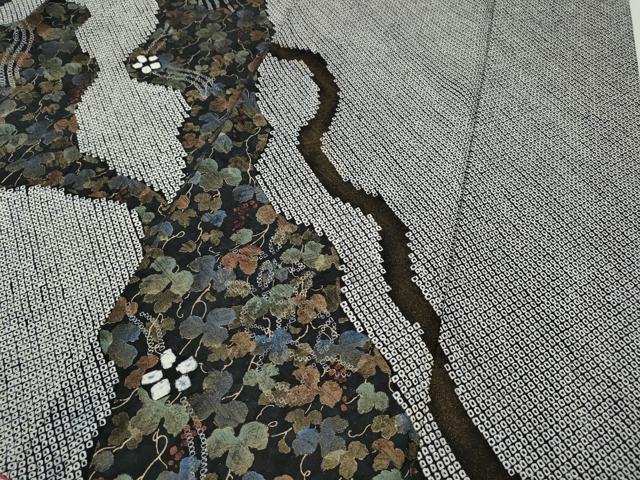 平和屋着物○訪問着 絞り 刺繍 葡萄蔦の葉花文 黒地 金彩