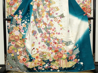 平和屋着物●豪華振袖　駒刺繍　地紙熨斗貝桶花文　暈し染め　銀通し地　正絹　逸品　CABB6269ut