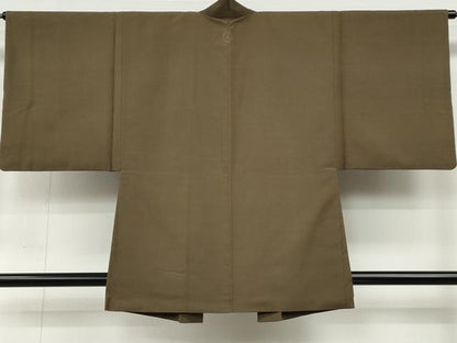 平和屋着物●男性　紬　羽織セット　着物：生壁色　羽織：黄枯茶色　羽織紐付き　正絹　逸品　CABB6346ut