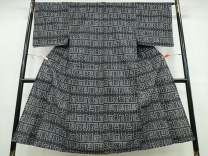 平和屋着物∴夏物　男性　浴衣　横段吉祥文　黒地　綿　逸品　CABB6622