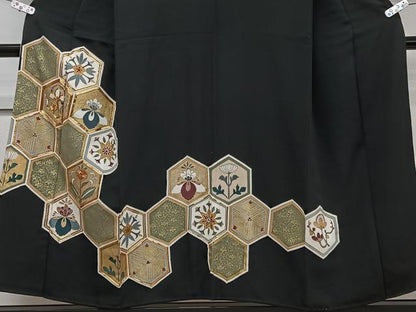 平和屋着物■豪華黒留袖　駒刺繍　亀甲花文　金彩　正絹　逸品　CABB8608xi