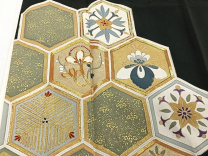 平和屋着物■豪華黒留袖　駒刺繍　亀甲花文　金彩　正絹　逸品　CABB8608xi