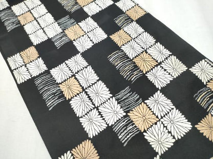 平和屋着物●六通柄袋帯　唐織　市松菊文　黒地　正絹　逸品　CABB9232hy