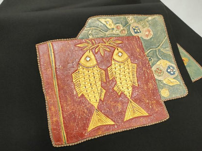 平和屋着物●塩瀬 九寸名古屋帯 螺鈿 魚 色紙花文 黒地 金彩 正絹 逸品 CABB9570hy