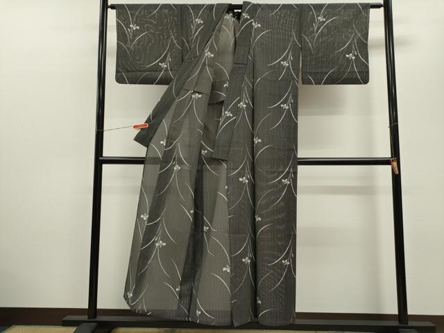 平和屋着物＊夏物 小紋 絽 縞 燕子花 黒地 洗える着物 CABB9642ze