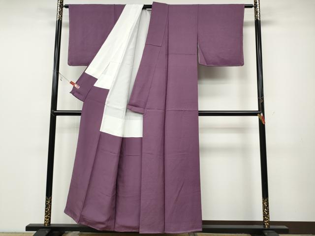 平和屋着物●上質な色無地 堅牢染 霞地紋 京紫色 反端付き 正絹 逸品 未使用 CABC2054ut