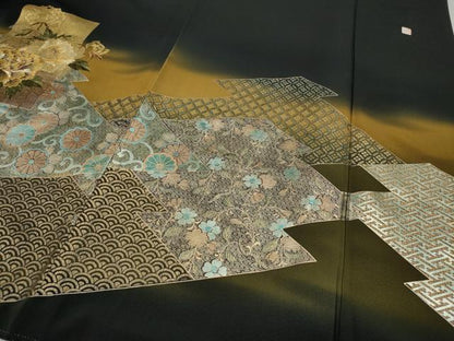 平和屋着物●豪華黒留袖 作家物 駒刺繍 色紙重ね松皮菱花文 暈し染め 金銀彩 正絹 逸品 CABC2198ut