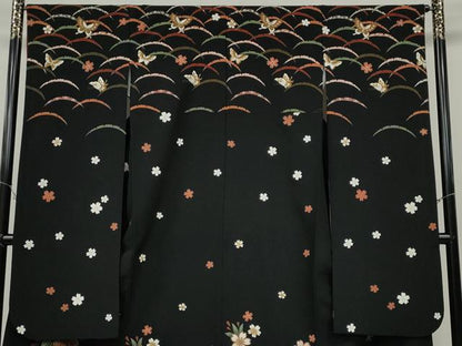 平和屋着物●豪華振袖 雪芝花蝶文 黒地 正絹 逸品 CABC2232ut