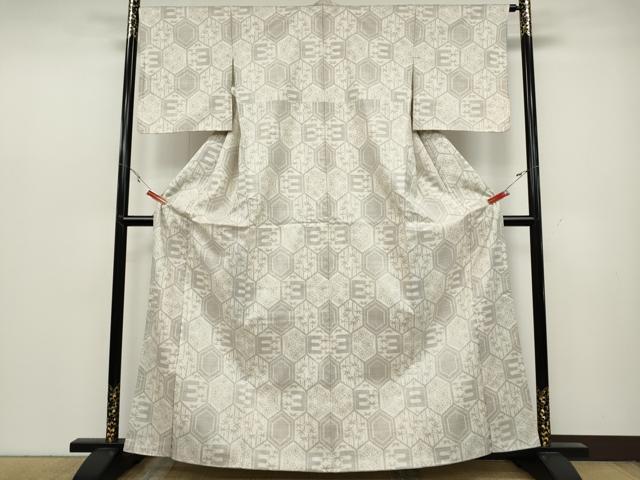 平和屋着物●本場大島紬 白大島 7マルキ 亀甲草花文 正絹 逸品 CABC2254ut