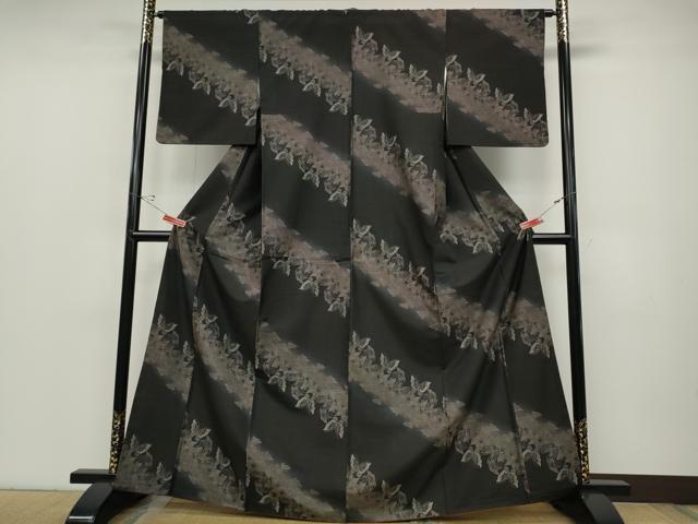 平和屋着物●本場大島紬 9マルキ 舞蝶文 正絹 逸品 CABC2362ut