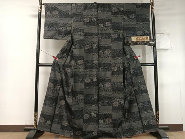 平和屋着物●本場大島紬 岩元大島紬工場謹製 横段更紗唐草文 やまと誂製 証紙付き 正絹 逸品 CABC2644vp