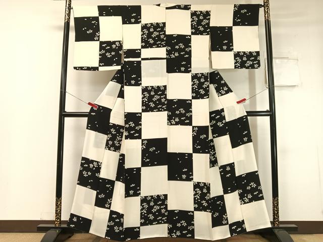 平和屋着物●上質な小紋 市松舞桜 正絹 逸品 CABC2663vp