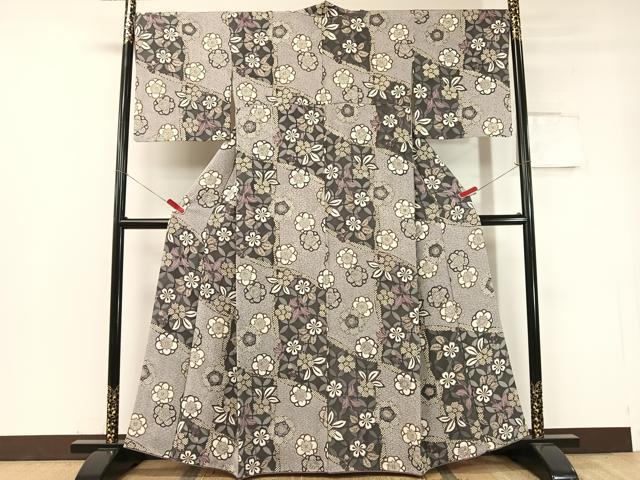 平和屋着物●上質な小紋 型染め 変わり市松花文 鬼しぼ縮緬 正絹 逸品 CABC2752vp