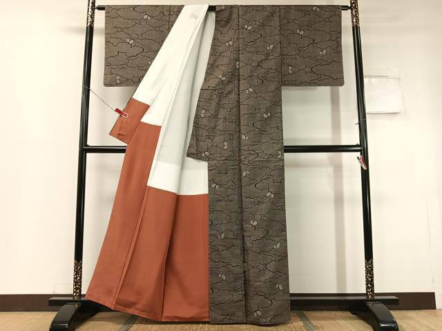 平和屋着物●本場大島紬 9マルキ 雲重ね舞蝶文 正絹 逸品 未使用 CABC2754vp