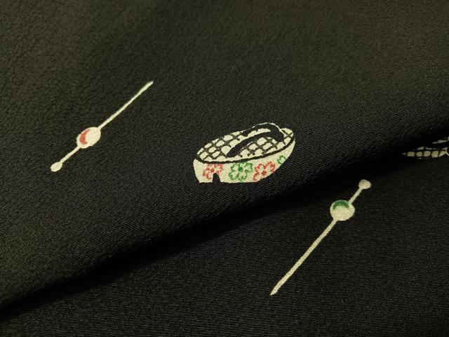 平和屋着物●上質な小紋 ぽっくり下駄 簪 櫛 黒地 三越扱い 正絹 逸品 CABC2763vp