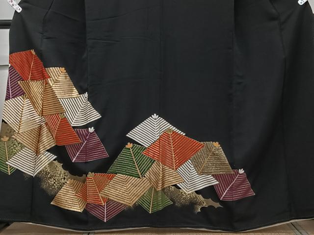 平和屋着物■豪華黒留袖　駒刺繍　枝松文　金彩　正絹　逸品　CABC5690xi
