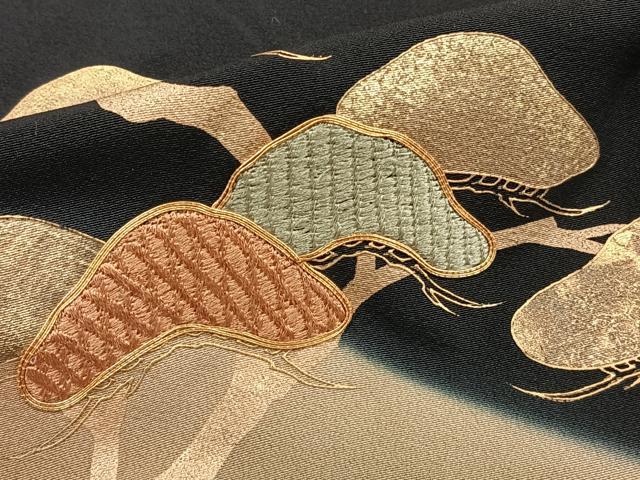 平和屋着物■豪華黒留袖　作家物　駒刺繍　枝松文　金彩　正絹　逸品　CABC5697xi