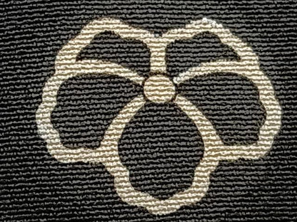 平和屋着物■豪華黒留袖　作家物　駒刺繍　枝松文　金彩　正絹　逸品　CABC5697xi