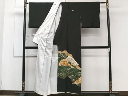 平和屋着物■豪華黒留袖　駒刺繍　立波片輪車文　金彩　正絹　逸品　CABC5953xi