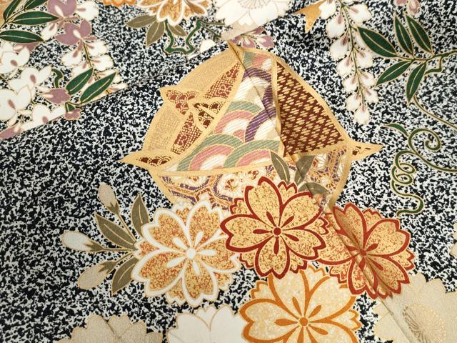平和屋着物●豪華振袖 駒刺繍 糸巻き吉祥枝垂れ花蝶文 たたき染め 黒地 金彩 正絹 逸品 CABC6404yc