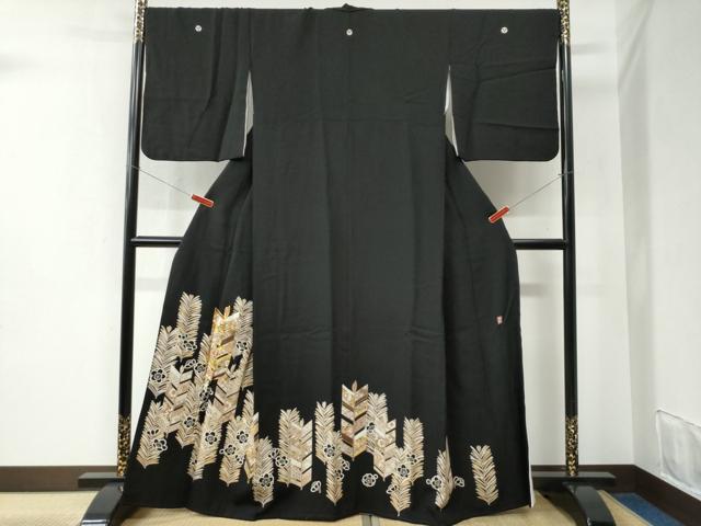 平和屋着物●豪華黒留袖 作家物 駒刺繍 矢羽吉祥花松葉文 金彩 正絹 逸品 CABC6498yc