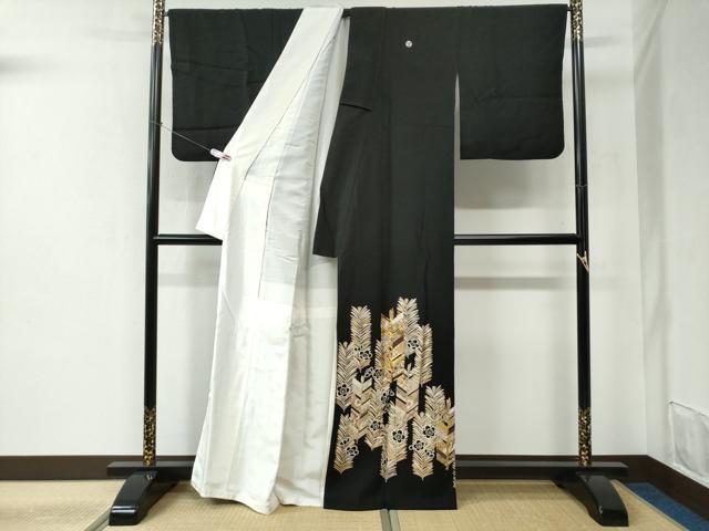 平和屋着物●豪華黒留袖 作家物 駒刺繍 矢羽吉祥花松葉文 金彩 正絹 逸品 CABC6498yc