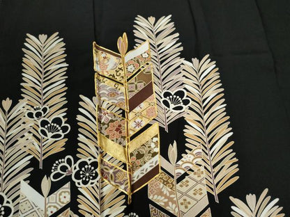 平和屋着物●豪華黒留袖 作家物 駒刺繍 矢羽吉祥花松葉文 金彩 正絹 逸品 CABC6498yc