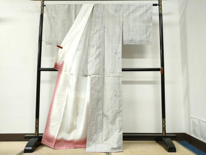 平和屋着物●本場大島紬　白大島　立涌葡萄唐草文　正絹　逸品　未使用　CABC6616yc