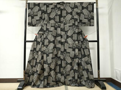 平和屋着物●本場大島紬　割り込み絣　冊子飛鶴吉祥花文　正絹　逸品　CABC6683yc