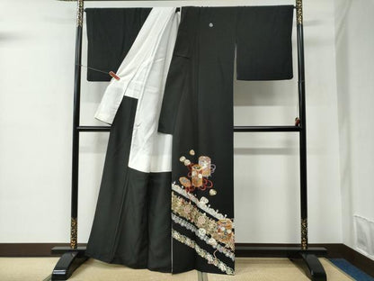 平和屋着物●豪華黒留袖　作家物　駒刺繍　貝桶更紗花唐草文　金彩　正絹　逸品　CABC6690yc