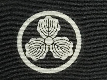 平和屋着物●豪華黒留袖　作家物　駒刺繍　貝桶更紗花唐草文　金彩　正絹　逸品　CABC6690yc
