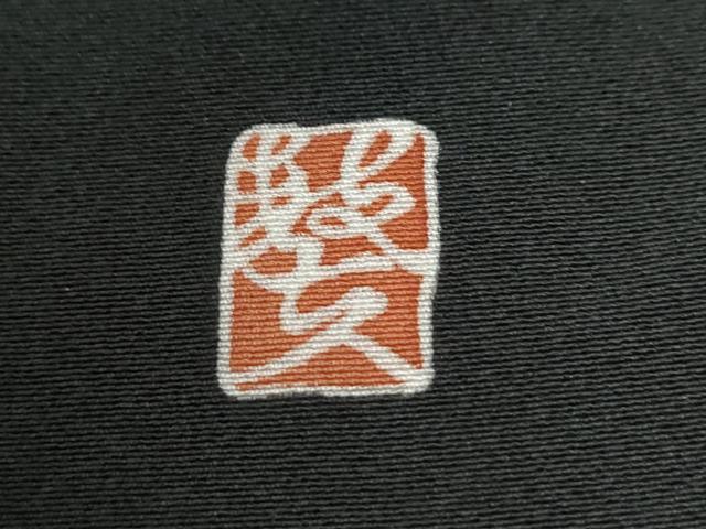 平和屋着物●豪華黒留袖　作家物　駒刺繍　貝桶更紗花唐草文　金彩　正絹　逸品　CABC6690yc