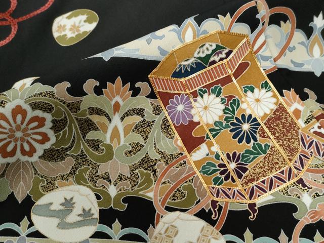 平和屋着物●豪華黒留袖　作家物　駒刺繍　貝桶更紗花唐草文　金彩　正絹　逸品　CABC6690yc