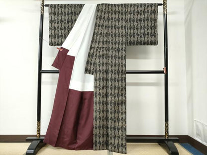 平和屋着物●本場大島紬　9マルキ　立涌笹竹文　正絹　逸品　CABC6691yc