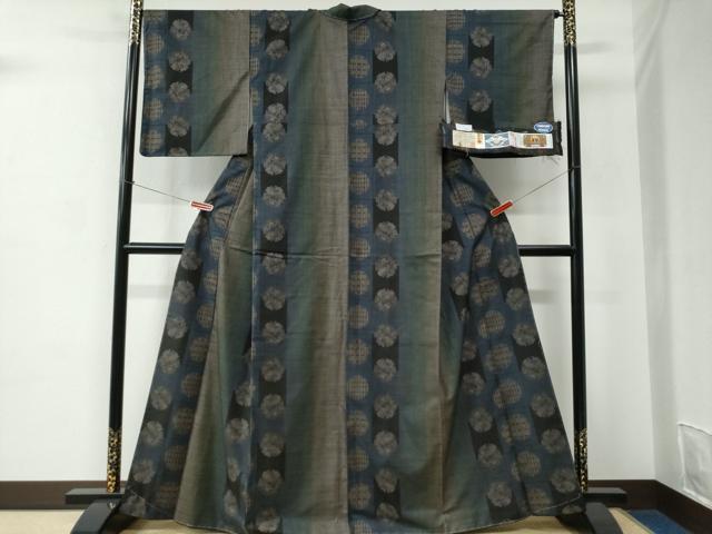 平和屋着物●本場大島紬 9マルキ 泥染め 雪輪吉祥花文 石原正宏作 証紙付き 正絹 逸品 未使用 CABC6748yc