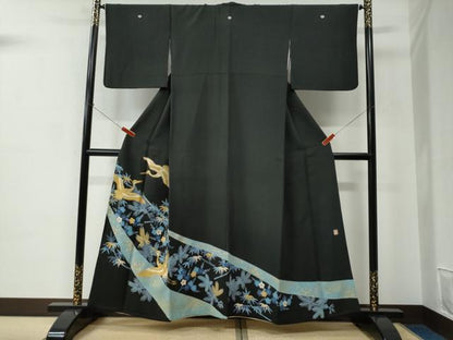平和屋着物●人間国宝　五代　田畑喜八　黒留袖　駒刺繍　飛鶴松竹梅　金彩　正絹　逸品　CABC6779yc