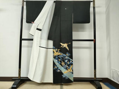 平和屋着物●人間国宝　五代　田畑喜八　黒留袖　駒刺繍　飛鶴松竹梅　金彩　正絹　逸品　CABC6779yc