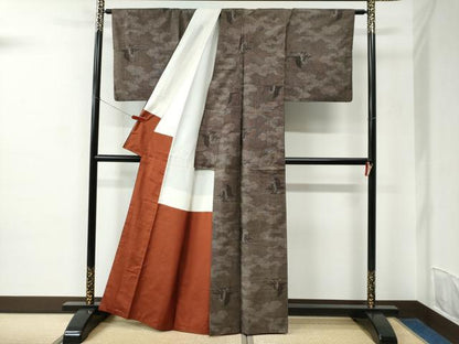 平和屋着物●本場大島紬　9マルキ　雲取り飛鶴文　正絹　逸品　CABC6783yc
