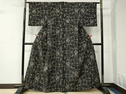平和屋着物●本場大島紬　7マルキ　唐草文　正絹　逸品　CABC6825yc