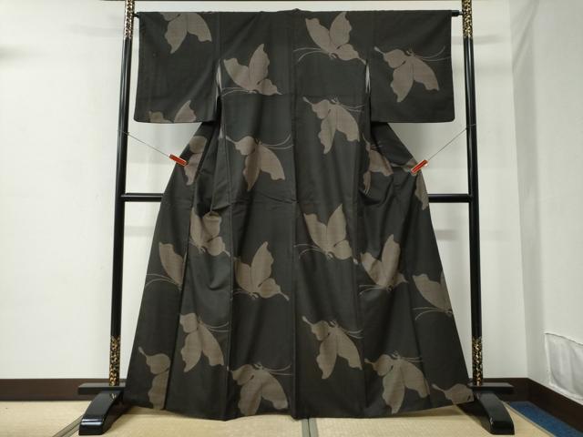 平和屋着物●本場大島紬　9マルキ　地空き　舞蝶文　正絹　逸品　CABC6841yc