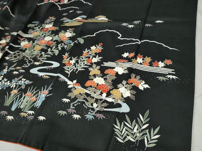 平和屋着物●訪問着　駒刺繍　籬草花文　黒地　金彩　正絹　逸品　CABC6960yc