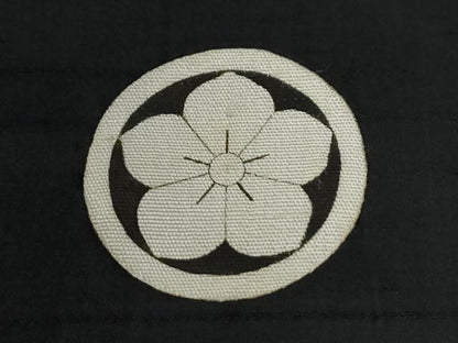 平和屋着物●男性　黒紋付　紬地　正絹　逸品　CABC6986yc