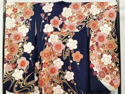 平和屋着物●豪華振袖　駒刺繍　吉祥梅文　金彩　正絹　逸品　CABC7044yc