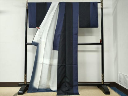 平和屋着物●本塩沢　縞　黒地　ロング丈　正絹　逸品　CABC7090yc
