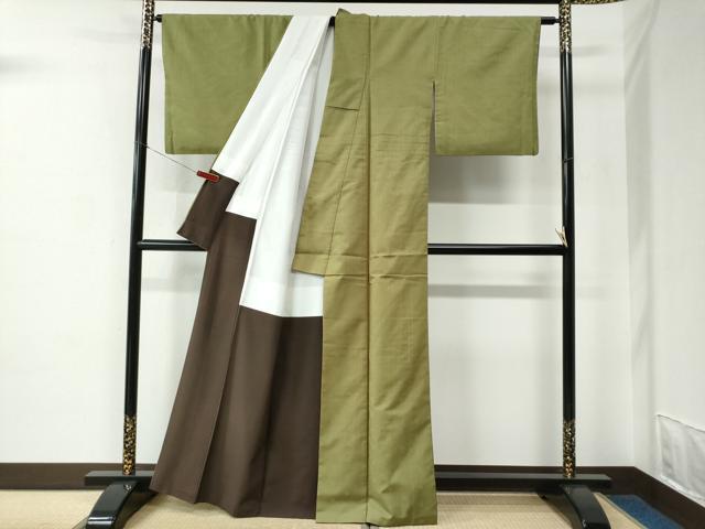 平和屋着物●上質な色無地　紗綾形梅鉢地紋　青丹色　正絹　逸品　CABC7091yc