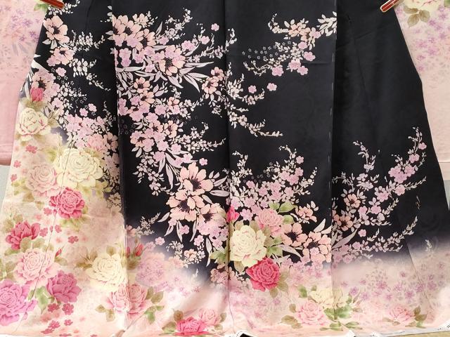 平和屋着物●森英恵・HANAE MORI　振袖　京友禅　駒刺繍　薔薇　ラメ糸　暈し染め　黒地　金彩　仮絵羽　逸品　未使用　CABC7139yc